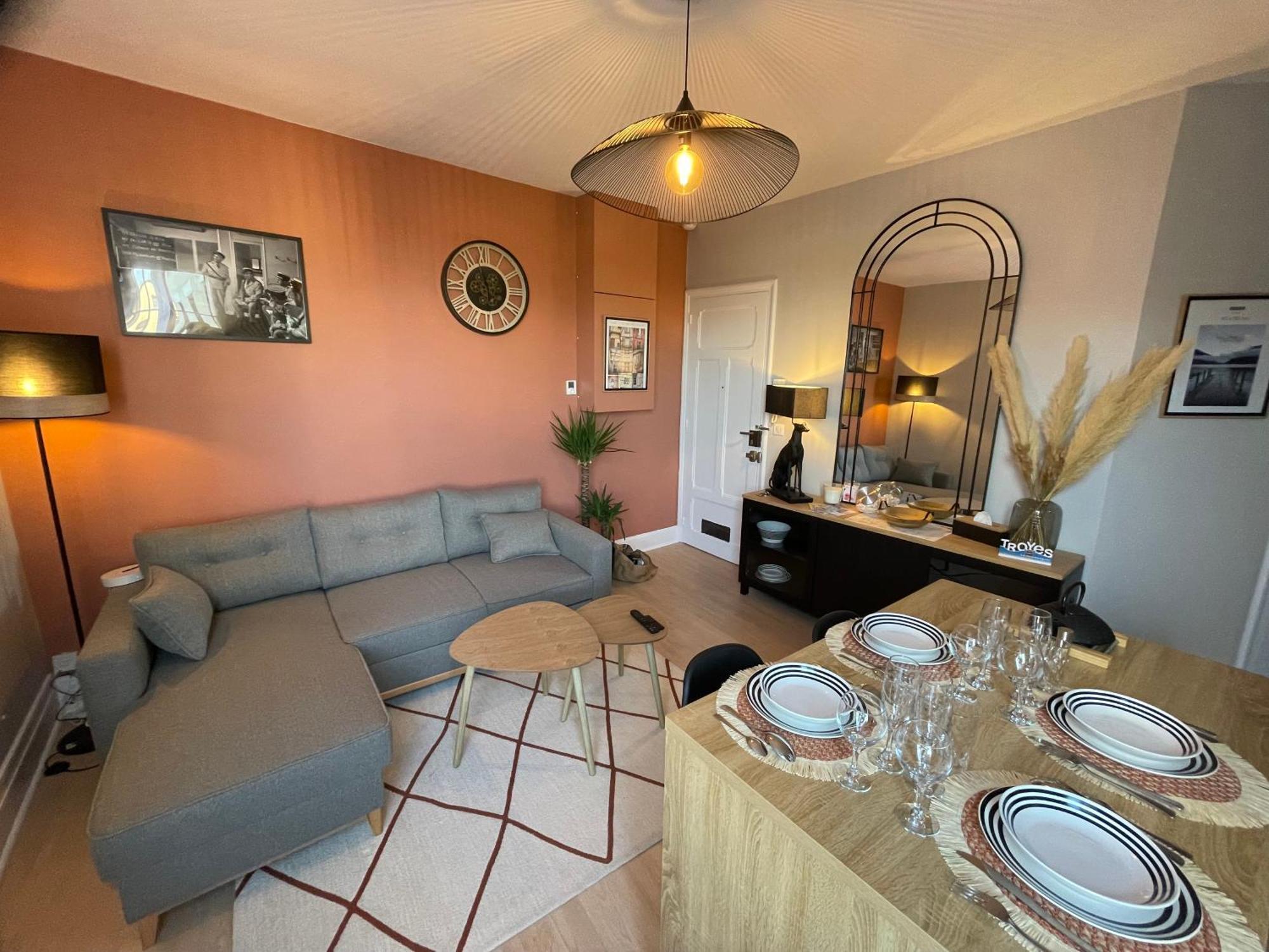 Le Treize Au Coeur Du Bouchon Apartment Troyes Bagian luar foto