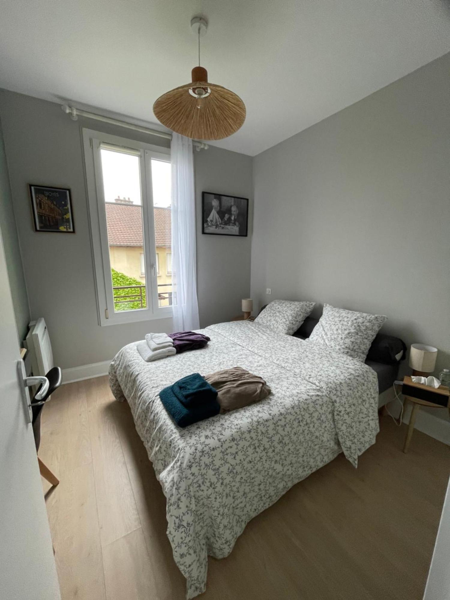 Le Treize Au Coeur Du Bouchon Apartment Troyes Bagian luar foto