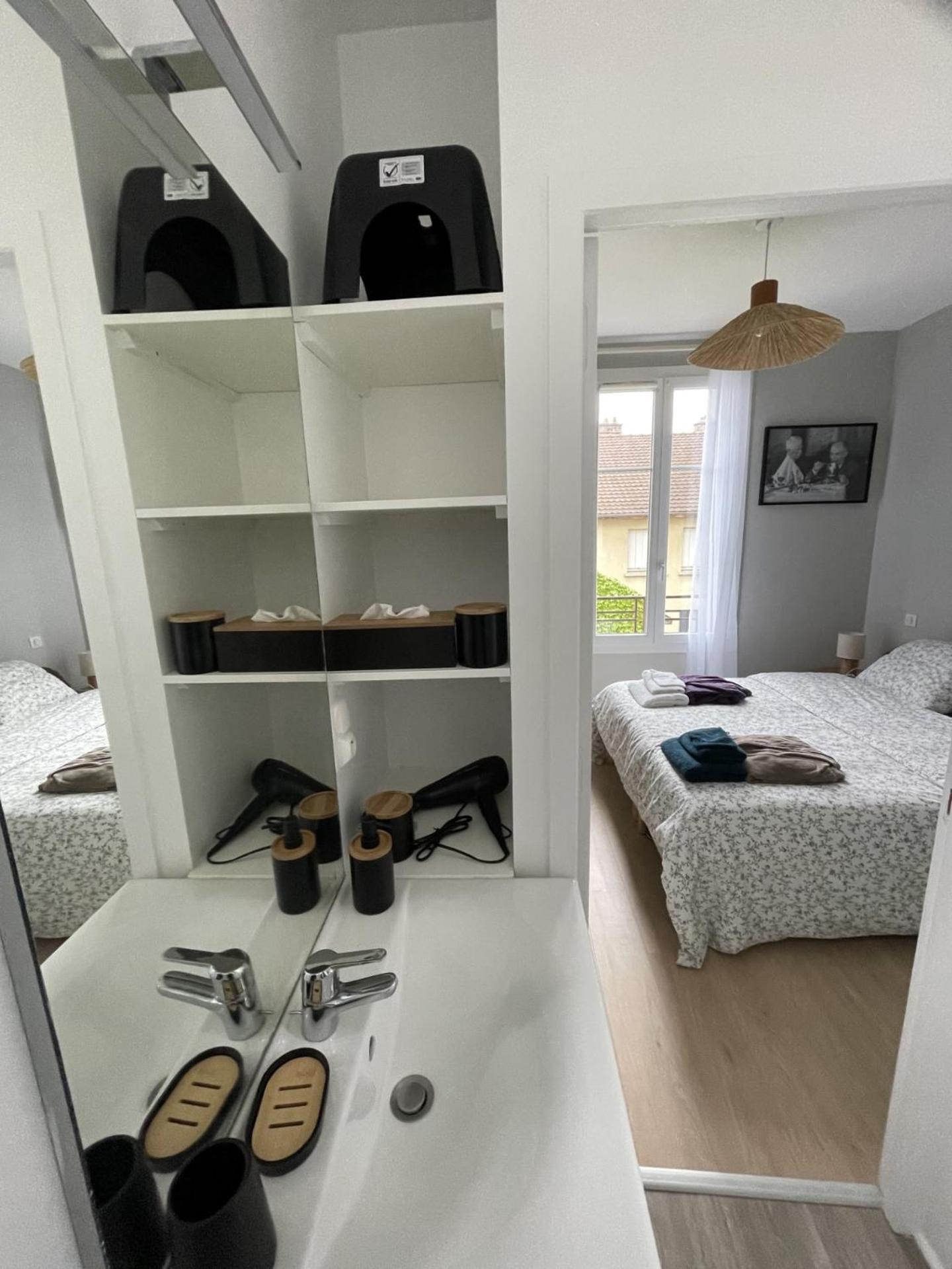 Le Treize Au Coeur Du Bouchon Apartment Troyes Bagian luar foto