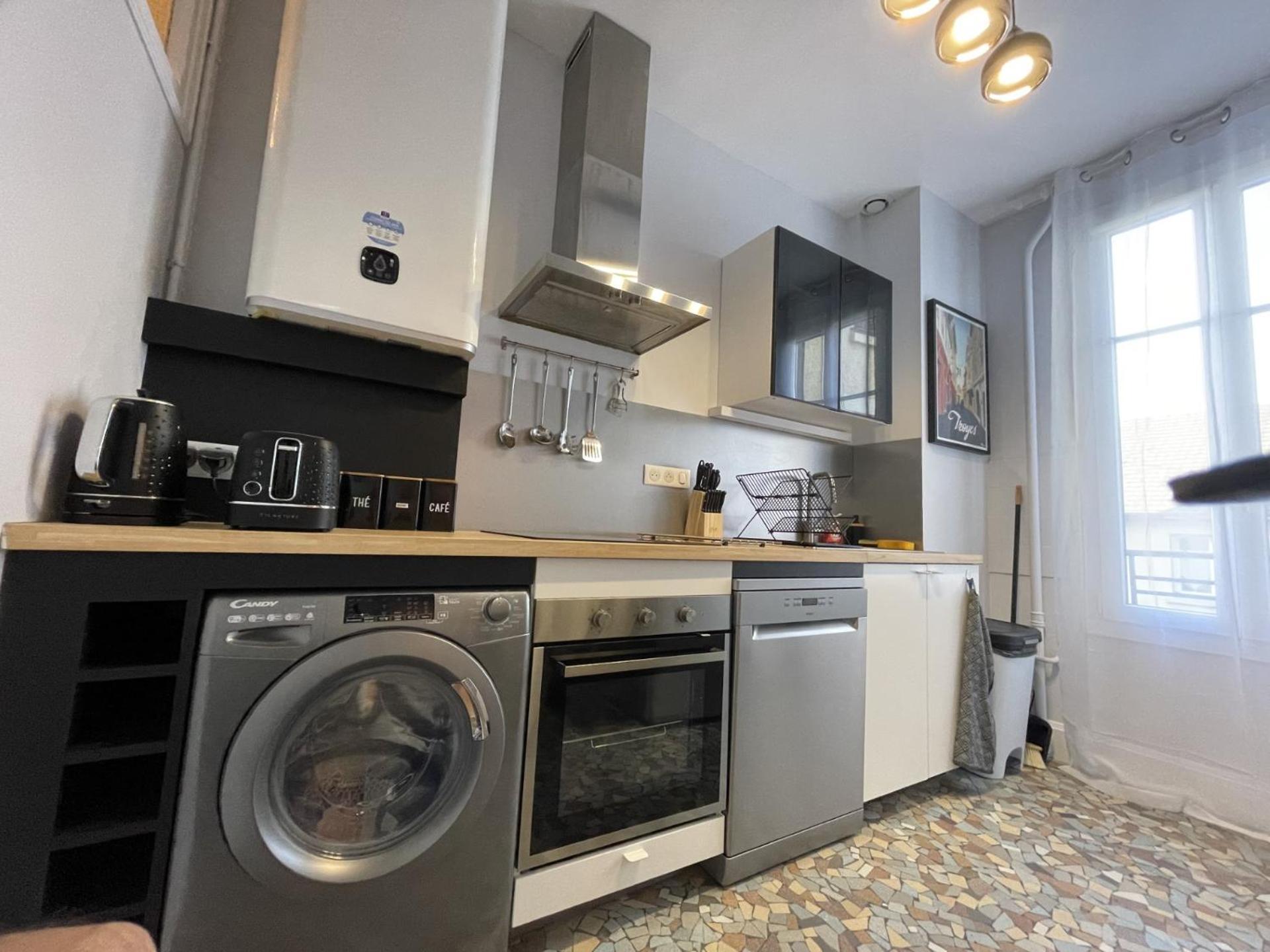 Le Treize Au Coeur Du Bouchon Apartment Troyes Bagian luar foto