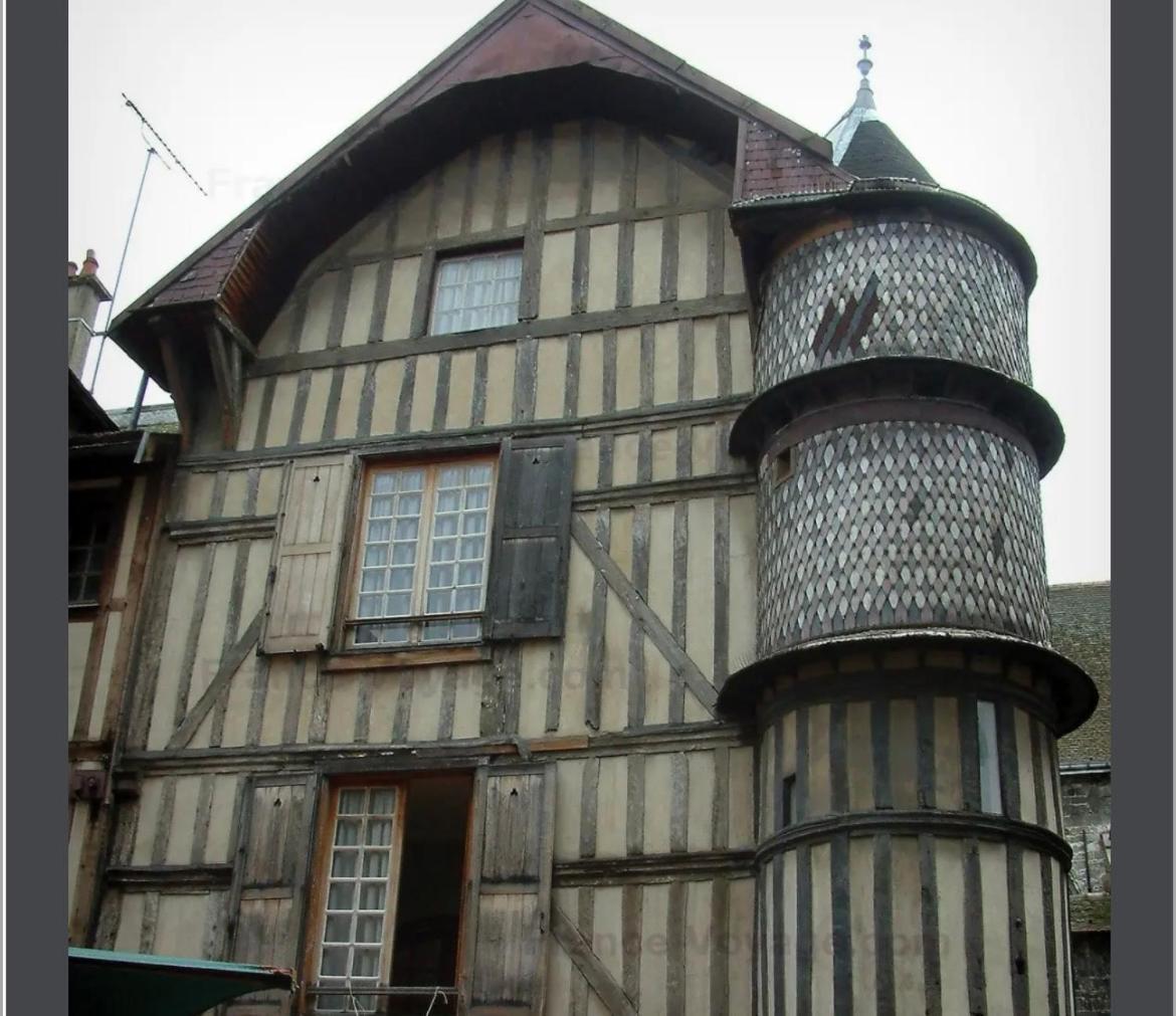 Le Treize Au Coeur Du Bouchon Apartment Troyes Bagian luar foto